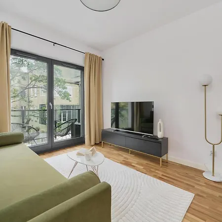 Trendy With Balcony 2 Km To Market Square By Renters Апартаменты *