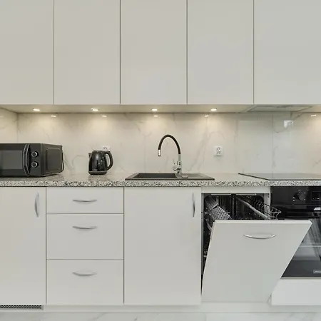 Trendy With Balcony 2 Km To Market Square By Renters *