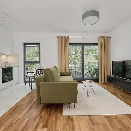 Апартаменты Trendy With Balcony 2 Km To Market Square By Renters