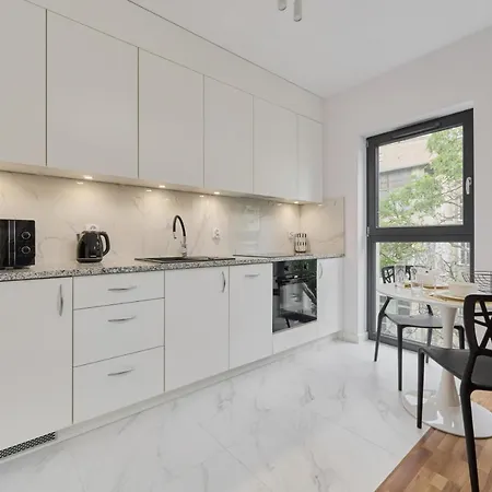 Trendy With Balcony 2 Km To Market Square By Renters *