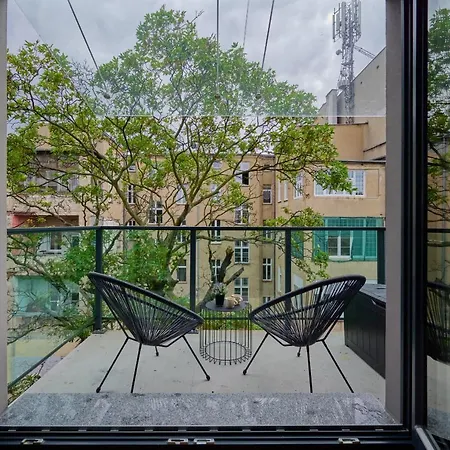 Trendy With Balcony 2 Km To Market Square By Renters