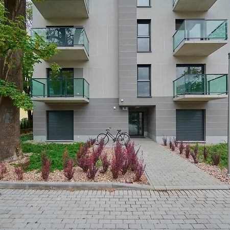 Trendy With Balcony 2 Km To Market Square By Renters Apartment *