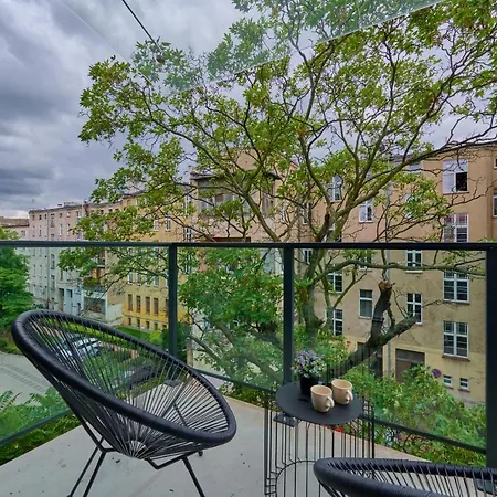 Apartment Trendy With Balcony 2 Km To Market Square By Renters